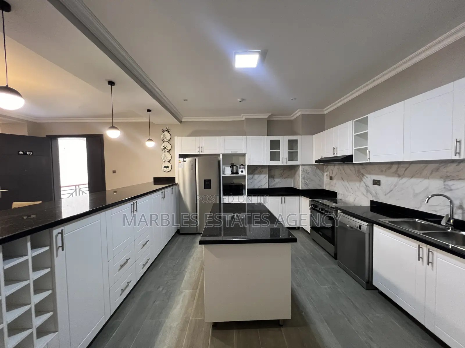 Spacious 4-Bed Apartment With Stunning Modern Kitchen 1